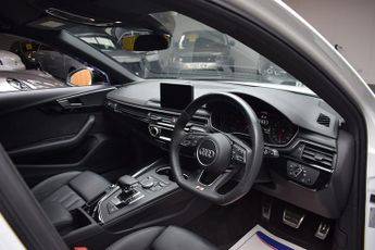 Audi A4 Avant 2.0 TDI Black Edition Estate 5dr Diesel S Tronic quattro Euro 6 