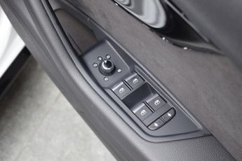 Audi A4 Avant 2.0 TDI Black Edition Estate 5dr Diesel S Tronic quattro Euro 6 