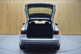 Audi A4 Avant 2.0 TDI Black Edition Estate 5dr Diesel S Tronic quattro Euro 6