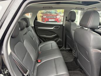 MG MG ZS 72.6kWh Trophy Long Range SUV 5dr Electric Auto (156 ps)