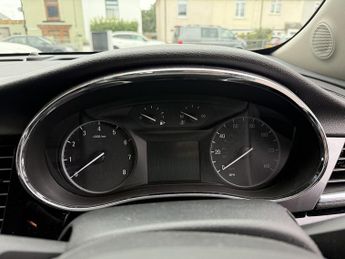 Vauxhall Mokka X 1.4i Turbo Design Nav SUV 5dr Petrol Auto Euro 6 (140 ps)