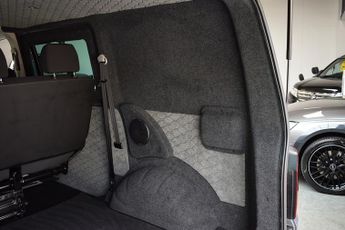 Volkswagen Transporter 2.0 TDI T32 Highline Kombi Double Cab 5dr Diesel DSG FWD SWB Eur