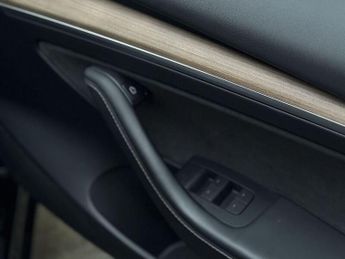 Tesla Model 3 Standard Range Plus Saloon 4dr Electric Auto RWD (241 bhp)