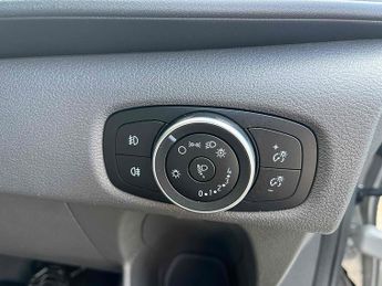 Ford Transit Custom 2.0 320 EcoBlue Limited Crew Van 5dr Diesel Auto L2 H1 Euro 6 (s