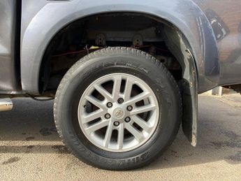 Toyota Hilux 3.0 D-4D Invincible Pickup 4dr Diesel Auto 4WD (227 g/km, 171 bh