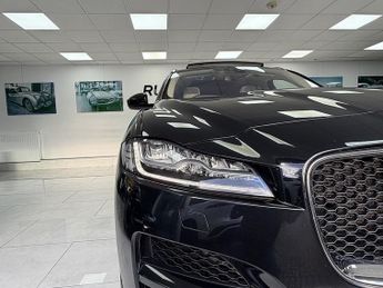 Jaguar F-PACE P250i Portfolio