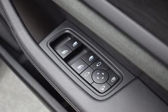 Porsche Taycan Performance Plus 93.4kWh GTS Saloon 4dr Electric Auto 4WD (11kW 