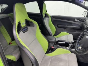 Ford Focus FOCUS 2.5 RS Hatchback 3dr Petrol Manual (225 g/km, 301 bhp) PIO