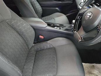 Toyota C-HR VVT-h Design