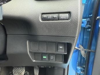 Nissan Qashqai 1.6 dCi Tekna SUV 5dr Diesel XTRON Euro 6 (s/s) (130 ps)