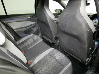 Volkswagen Golf eTSI MHEV R-Line