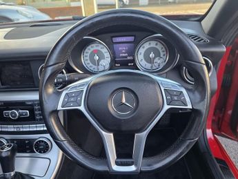 Mercedes-Benz SLK 1.8 SLK200 BlueEfficiency Convertible 2dr Petrol G-Tronic+ Euro 