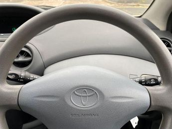 Toyota Yaris 1.0 VVT-i 16v GLS Hatchback 5dr Petrol Manual (137 g/km, 67 bhp)