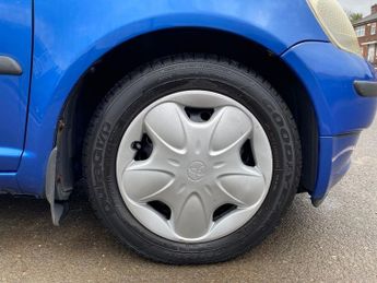 Toyota Yaris 1.0 VVT-i 16v GLS Hatchback 5dr Petrol Manual (137 g/km, 67 bhp)