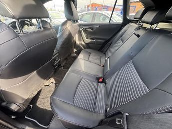 Toyota RAV4 VVT-h Black Edition