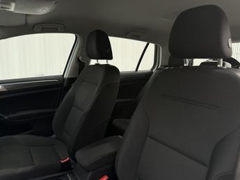 Volkswagen e-Golf 35.8kWh e-Golf Hatchback 5dr Electric Auto (136 ps)