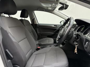 Volkswagen e-Golf 35.8kWh e-Golf Hatchback 5dr Electric Auto (136 ps)