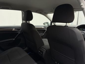 Volkswagen e-Golf 35.8kWh e-Golf Hatchback 5dr Electric Auto (136 ps)