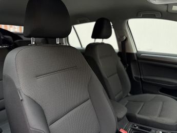 Volkswagen e-Golf 35.8kWh e-Golf Hatchback 5dr Electric Auto (136 ps)