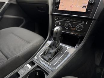 Volkswagen e-Golf 35.8kWh e-Golf Hatchback 5dr Electric Auto (136 ps)