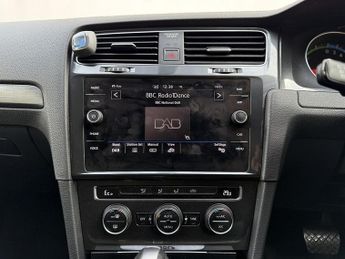 Volkswagen e-Golf 35.8kWh e-Golf Hatchback 5dr Electric Auto (136 ps)