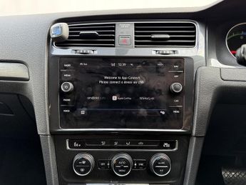 Volkswagen e-Golf 35.8kWh e-Golf Hatchback 5dr Electric Auto (136 ps)