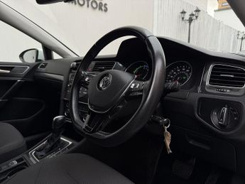 Volkswagen e-Golf 35.8kWh e-Golf Hatchback 5dr Electric Auto (136 ps)