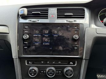 Volkswagen e-Golf 35.8kWh e-Golf Hatchback 5dr Electric Auto (136 ps)