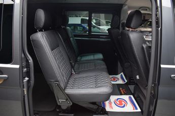 Volkswagen Transporter 2.0 BiTDI T30 Highline Kombi Double Cab 5dr Diesel DSG 4Motion S