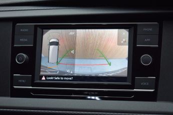 Volkswagen Transporter 2.0 BiTDI T30 Highline Kombi Double Cab 5dr Diesel DSG 4Motion S