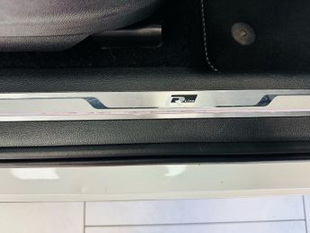 Volkswagen Tiguan TDI BlueMotion Tech R-Line