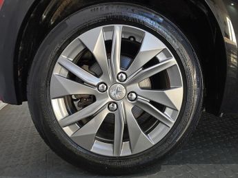 Peugeot E-208 Allure