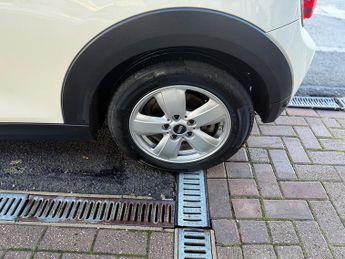 MINI Convertible 1.5 Cooper Classic Convertible 2dr Petrol Steptronic Euro 6 (s/s