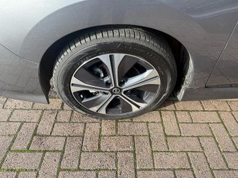 Nissan Leaf 40kWh Tekna Hatchback 5dr Electric Auto (150 ps)