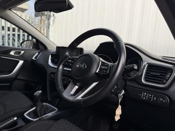 Kia Ceed 1.6 CRDi MHEV 2 Hatchback 5dr Diesel Hybrid Manual Euro 6 (s/s) 