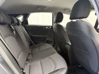 Kia Ceed 1.6 CRDi MHEV 2 Hatchback 5dr Diesel Hybrid Manual Euro 6 (s/s) 