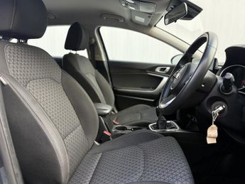 Kia Ceed 1.6 CRDi MHEV 2 Hatchback 5dr Diesel Hybrid Manual Euro 6 (s/s) 