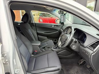 Hyundai TUCSON 1.7 CRDi Blue Drive SE Nav SUV 5dr Diesel DCT Euro 6 (s/s) (141 