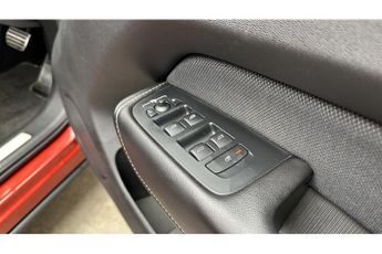 Volvo XC60 B4 MHEV R-Design