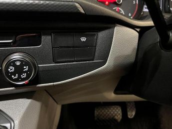 Volkswagen Transporter Shuttle Transporter Shuttle 2.0 TDI SE DSG LWB Euro 6 (s/s) 5dr