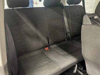 Volkswagen Transporter Shuttle Transporter Shuttle 2.0 TDI SE DSG LWB Euro 6 (s/s) 5dr