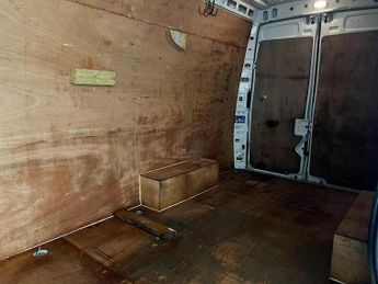 Iveco Daily Daily 2.3D HPI 14V 35S 3520 HiMatic MWB H2 Euro 6 (s/s) 5dr