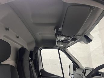 Nissan Interstar Interstar 2.3 dCi 35 Tekna FWD L3 H2 Euro 6 4dr