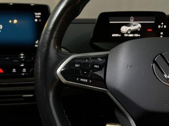 Volkswagen ID.4 Pure 52kWh Life SUV 5dr Electric Auto (148 ps)