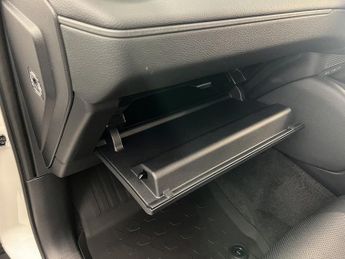 Toyota Land Cruiser 2.8D Panel Van 5dr Diesel Auto 4WD LWB Euro 6 (s/s) (204 ps)