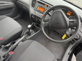 Kia Rio 1.4 Black Hatchback 5dr Petrol Manual (147 g/km, 95 bhp)