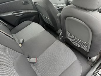 Kia Rio 1.4 Black Hatchback 5dr Petrol Manual (147 g/km, 95 bhp)