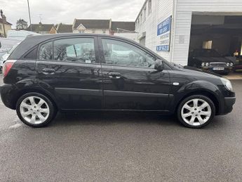 Kia Rio 1.4 Black Hatchback 5dr Petrol Manual (147 g/km, 95 bhp)