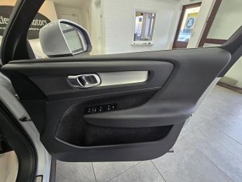 Volvo XC40 h T4 Inscription Expression