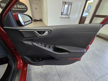 Hyundai IONIQ h-GDi Premium